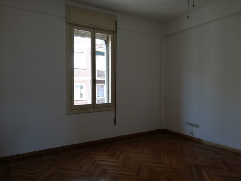 CONTRATTO CON OBBLIGO DI RESIDENZA - CENTRO STORICO: BICAMERE+STUDIO, RISTRUTTURATO, 120 MQ., PIA...