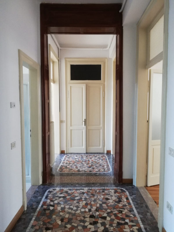 CONTRATTO CON OBBLIGO DI RESIDENZA - CENTRO STORICO: BICAMERE+STUDIO, RISTRUTTURATO, 120 MQ., PIA...