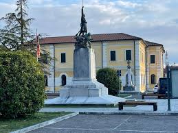 (Per INFO 3316190143) A Castelminio di Resana, in zona centrale e di passaggio, cedesi attività d...