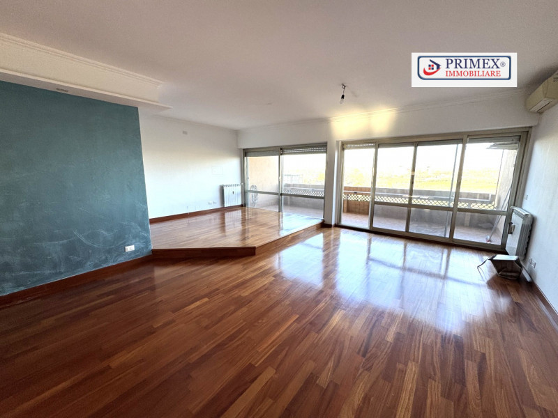 Roma Affitto Appartamento più di 5 locali