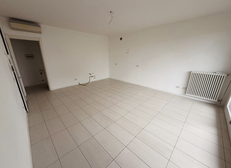 CONSELVE: Inserito in un vivace contesto residenziale in zona centrale e comoda a tutti i servizi...