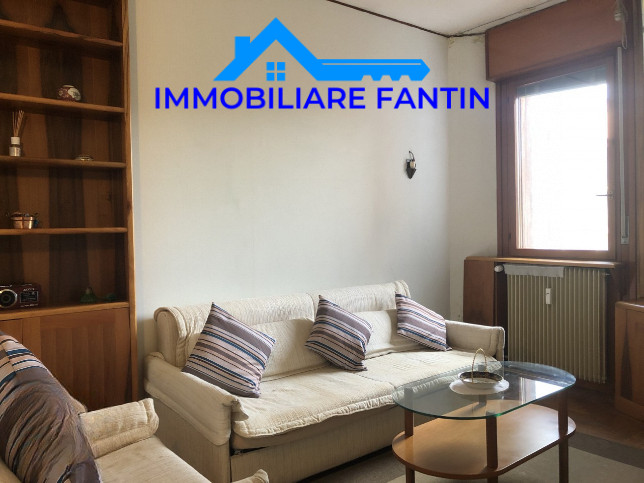 Treviso, fuori mura nord. codice RA1. Questo appartamento tricamere è situato in un quartiere res...