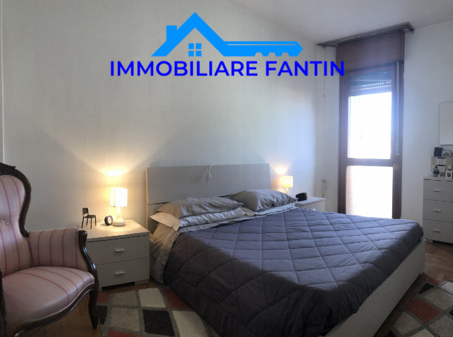 Treviso, fuori mura nord. codice RA1. Questo appartamento tricamere è situato in un quartiere res...