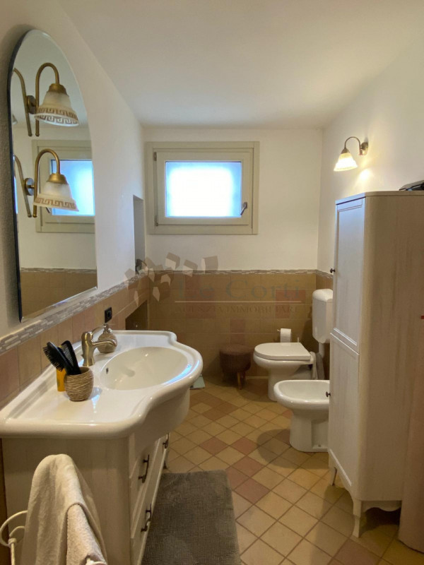 Meraviglioso rustico casale, posto in una posizione dominante e soleggiata nei Colli Berici. Ques...