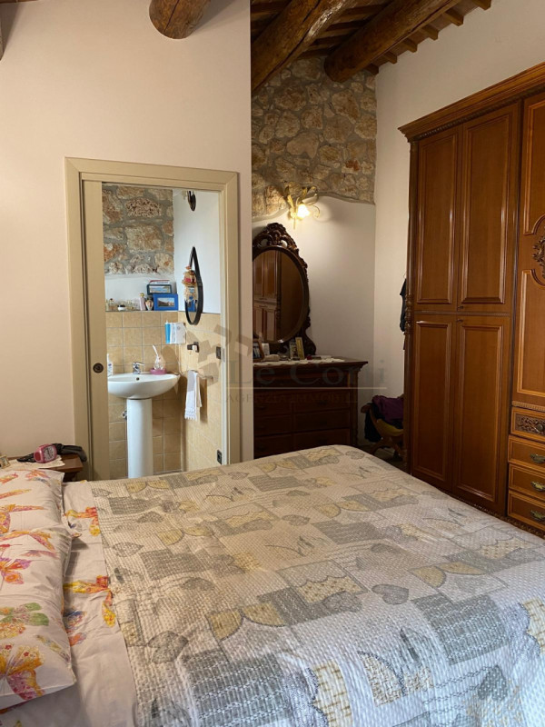 Meraviglioso rustico casale, posto in una posizione dominante e soleggiata nei Colli Berici. Ques...