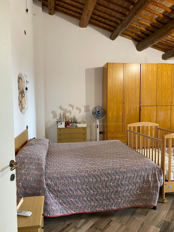 Meraviglioso rustico casale, posto in una posizione dominante e soleggiata nei Colli Berici. Ques...