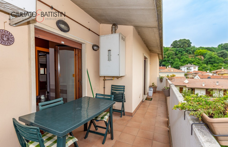 Altavilla Vicentina, comodo a tutti i servizi, in palazzina ben abitata, affittasi appartamento a...