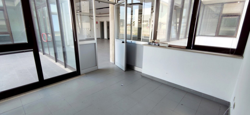 In complesso fronte strada provinciale 500, adiacente al casello autostradale Montecchio Maggiore...