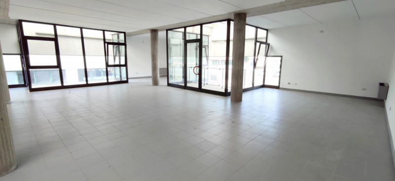 In complesso fronte strada provinciale 500, adiacente al casello autostradale Montecchio Maggiore...