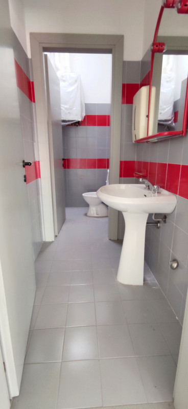 In complesso fronte strada provinciale 500, adiacente al casello autostradale Montecchio Maggiore...