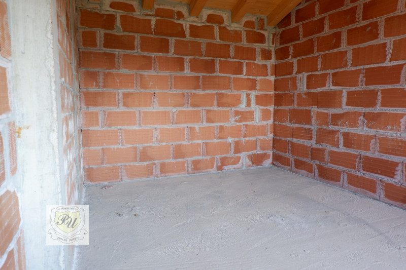 Proponiamo in vendita a Valnogaredo Rustico al grezzo immerso nei COLLI EUGANEI di 300 mq, costru...