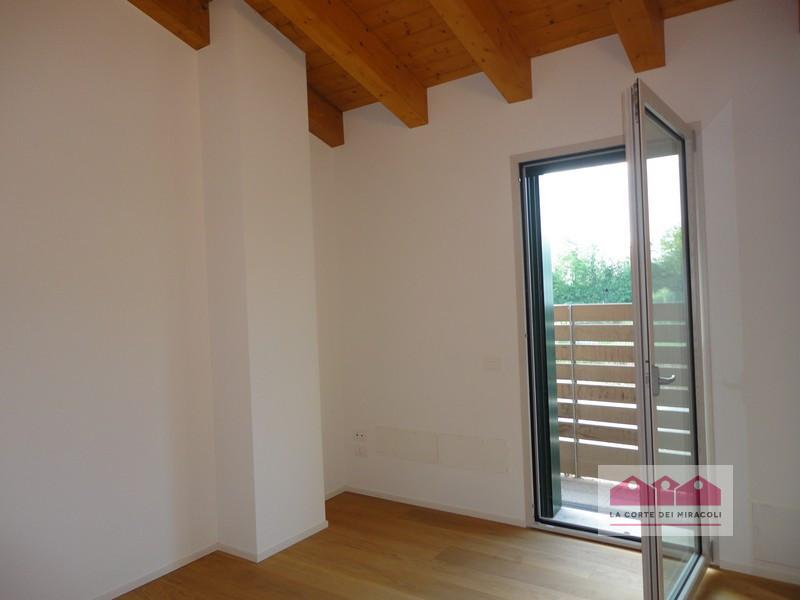 VICENZA LOBIA: DELIZIOSA SCHIERA DI TESTA CON LAVANDERIA E POSTI AUTO COPERTI, IN OTTIMO CONTESTO...