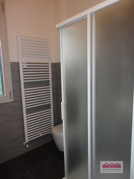 VICENZA LOBIA: DELIZIOSA SCHIERA DI TESTA CON LAVANDERIA E POSTI AUTO COPERTI, IN OTTIMO CONTESTO...