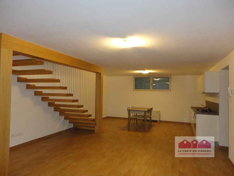 VICENZA LOBIA: DELIZIOSA SCHIERA DI TESTA CON LAVANDERIA E POSTI AUTO COPERTI, IN OTTIMO CONTESTO...