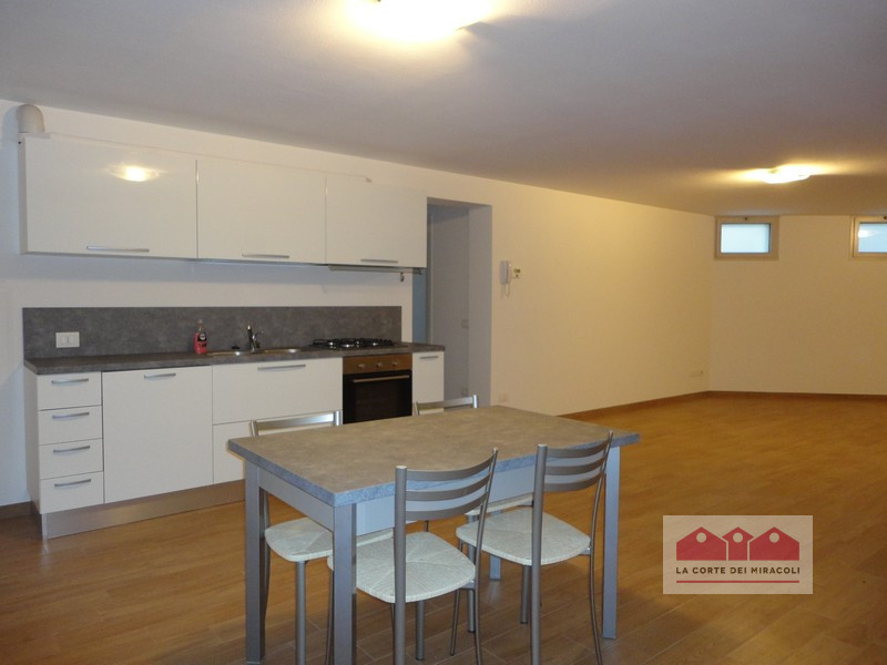 VICENZA LOBIA: DELIZIOSA SCHIERA DI TESTA CON LAVANDERIA E POSTI AUTO COPERTI, IN OTTIMO CONTESTO...