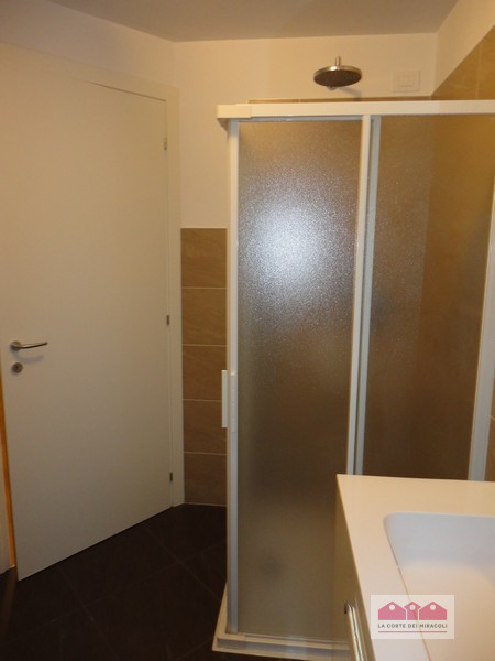 VICENZA LOBIA: DELIZIOSA SCHIERA DI TESTA CON LAVANDERIA E POSTI AUTO COPERTI, IN OTTIMO CONTESTO...