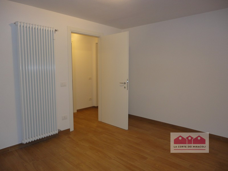 VICENZA LOBIA: DELIZIOSA SCHIERA DI TESTA CON LAVANDERIA E POSTI AUTO COPERTI, IN OTTIMO CONTESTO...