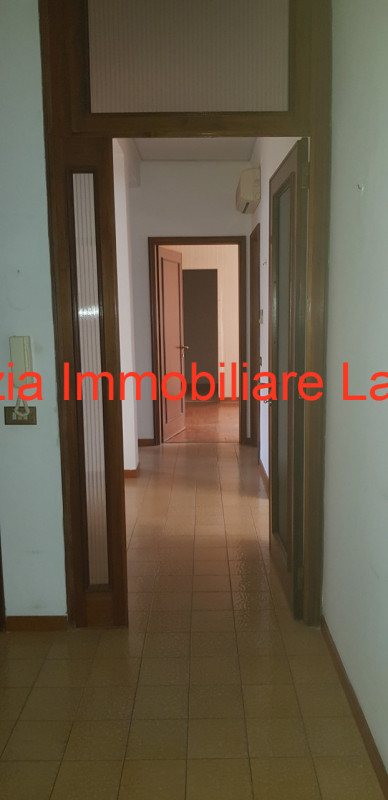 Appartamento al piano primo in un complesso di solo due appartamenti. L'unità immobiliare è compo...