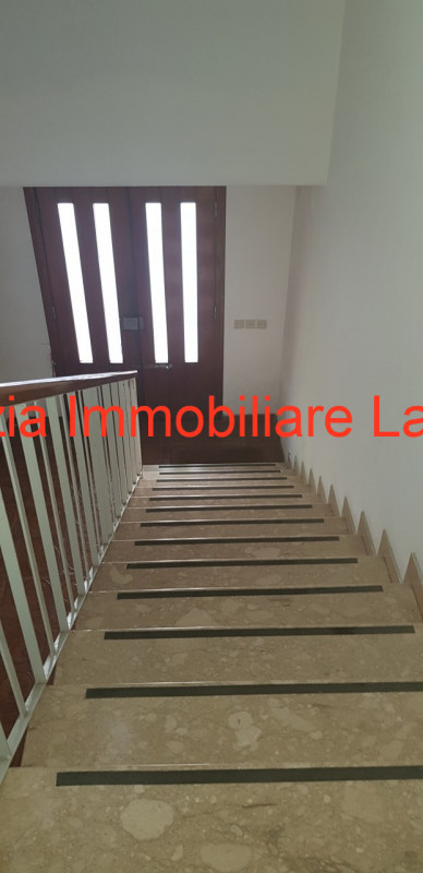 Appartamento al piano primo in un complesso di solo due appartamenti. L'unità immobiliare è compo...