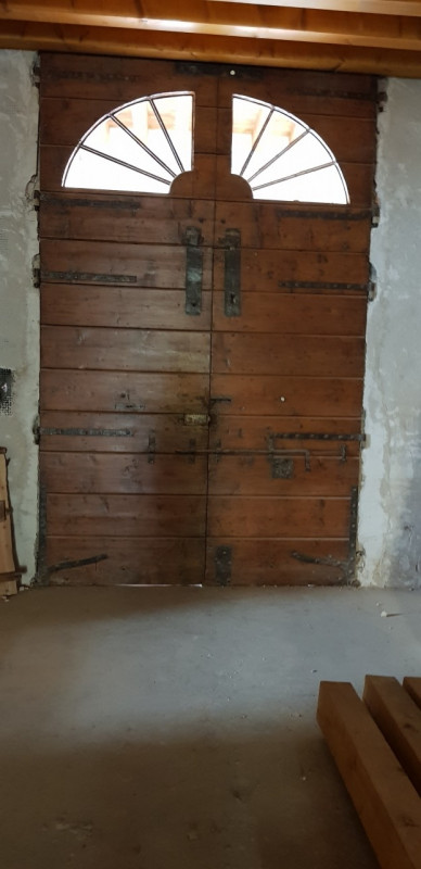 In vendita un prestigioso palazzo del 1700, situato nella zona centralissima di Este, precisament...