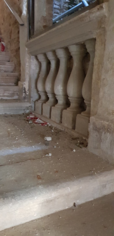 In vendita un prestigioso palazzo del 1700, situato nella zona centralissima di Este, precisament...