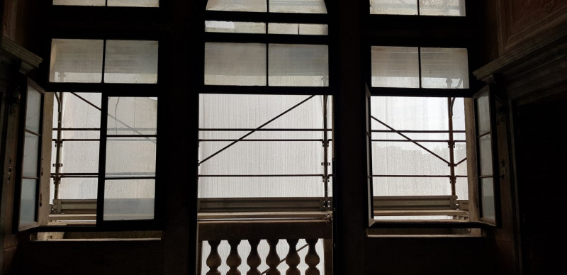 In vendita un prestigioso palazzo del 1700, situato nella zona centralissima di Este, precisament...