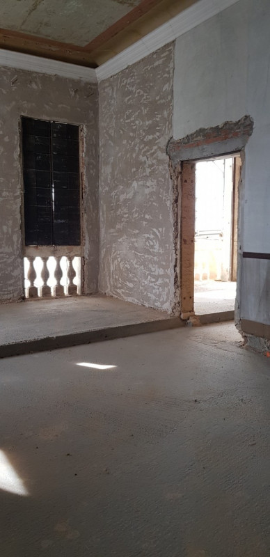 In vendita un prestigioso palazzo del 1700, situato nella zona centralissima di Este, precisament...