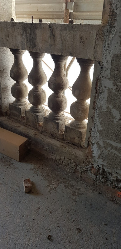 In vendita un prestigioso palazzo del 1700, situato nella zona centralissima di Este, precisament...