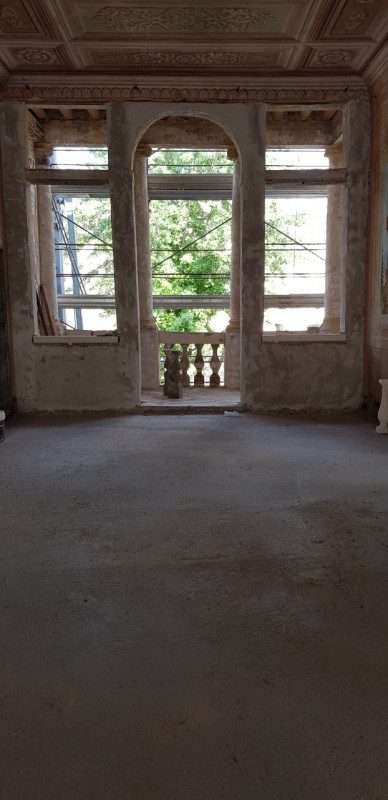 In vendita un prestigioso palazzo del 1700, situato nella zona centralissima di Este, precisament...