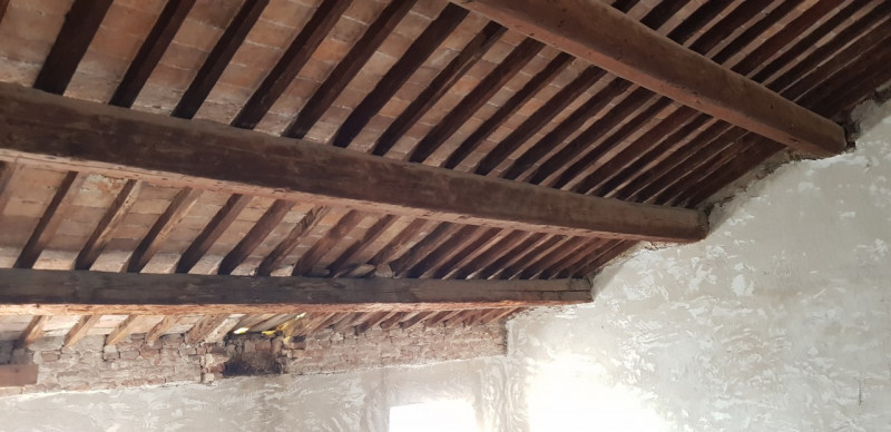 In vendita un prestigioso palazzo del 1700, situato nella zona centralissima di Este, precisament...