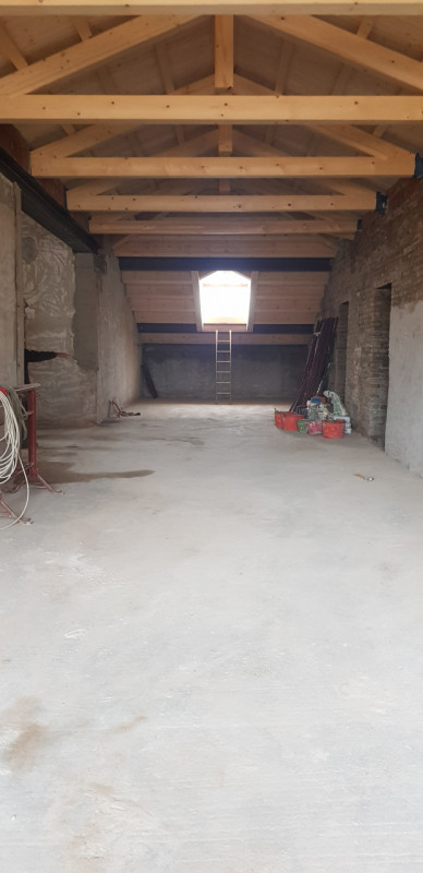 In vendita un prestigioso palazzo del 1700, situato nella zona centralissima di Este, precisament...