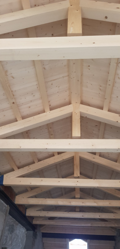 In vendita un prestigioso palazzo del 1700, situato nella zona centralissima di Este, precisament...