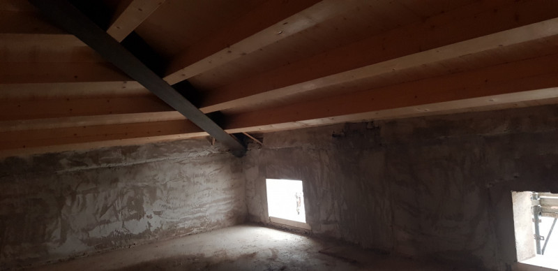 In vendita un prestigioso palazzo del 1700, situato nella zona centralissima di Este, precisament...