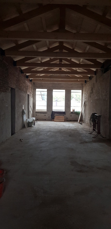 In vendita un prestigioso palazzo del 1700, situato nella zona centralissima di Este, precisament...