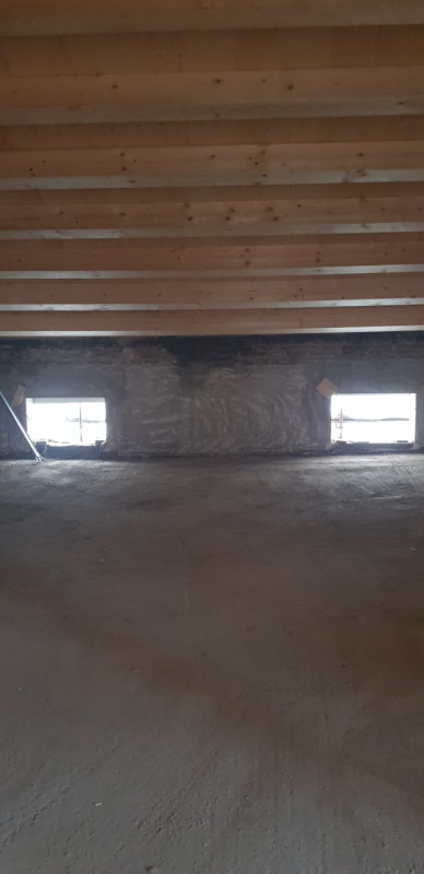 In vendita un prestigioso palazzo del 1700, situato nella zona centralissima di Este, precisament...