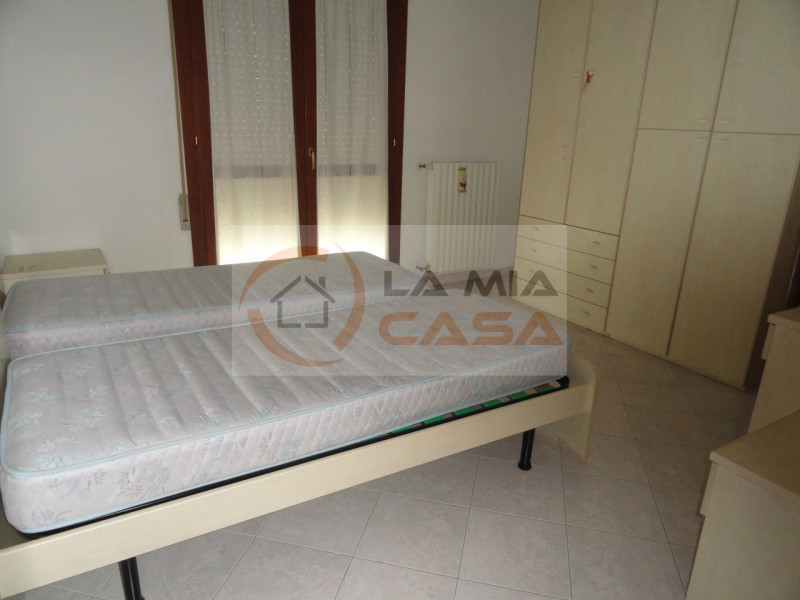 LEGNARO - Appartamento per studenti siti davanti la fermata dell’autobus e a circa 500 metri dall...