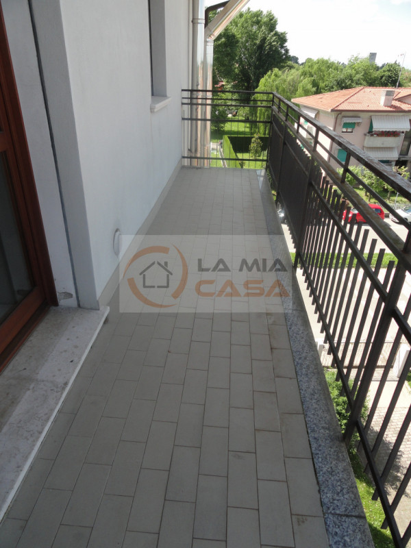 LEGNARO - Appartamento per studenti. Sito davanti la fermata dell’autobus e a circa 500 metri dal...