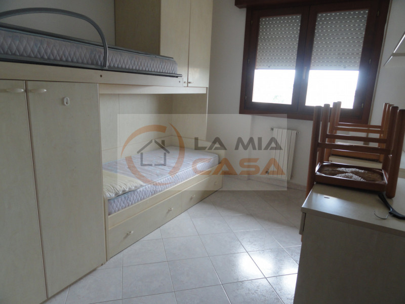 LEGNARO - Appartamento per studenti siti davanti la fermata dell’autobus e a circa 500 metri dall...