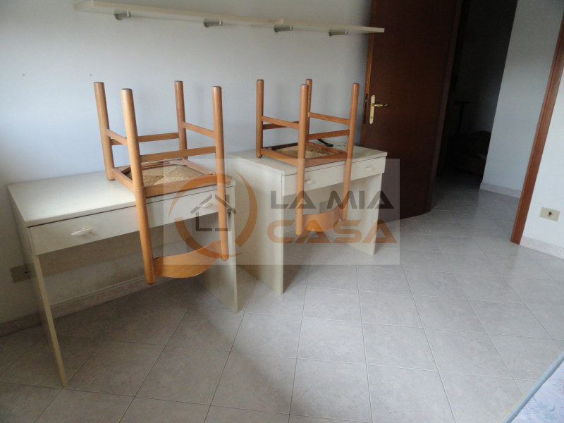 LEGNARO - Appartamento per studenti siti davanti la fermata dell’autobus e a circa 500 metri dall...