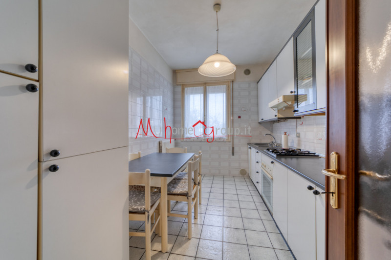 PADOVA ZONA SAN GIUSEPPE - In piccolo condominio ben abitato, appartamento ultimo piano senza asc...