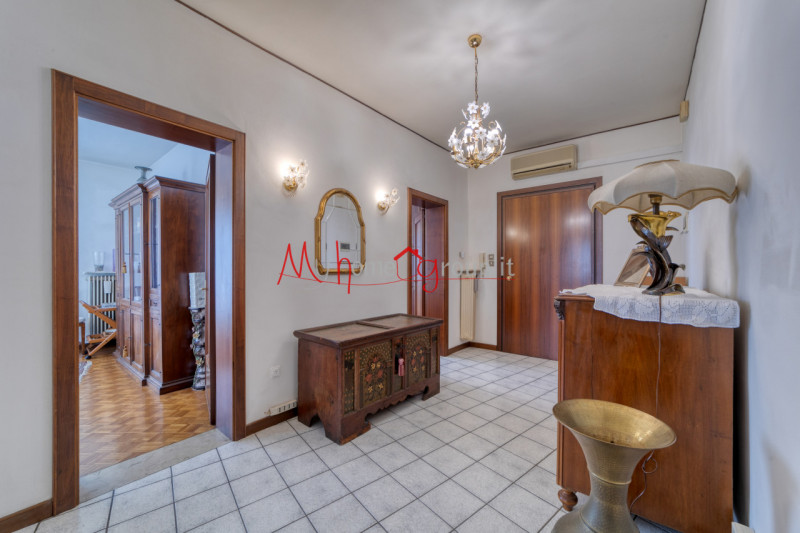 PADOVA ZONA SAN GIUSEPPE - In piccolo condominio ben abitato, appartamento ultimo piano senza asc...