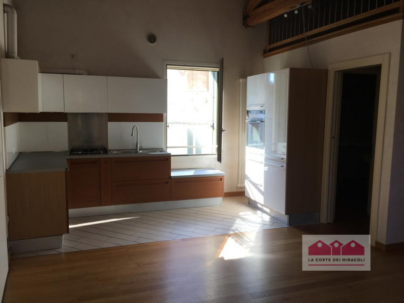 SANTA CHIARA: NEL CUORE DEL CENTRO STORICO, MA NON ZTL, IN OTTIMA PALAZZINA COMPLETAMENTE E FINEM...