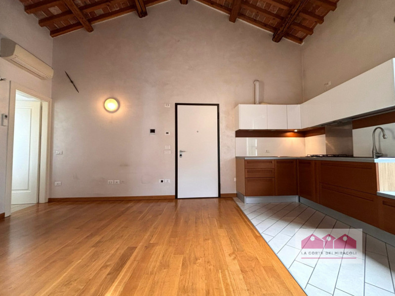 SANTA CHIARA: NEL CUORE DEL CENTRO STORICO, MA NON ZTL, IN OTTIMA PALAZZINA COMPLETAMENTE E FINEM...