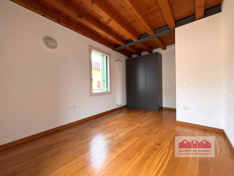 SANTA CHIARA: NEL CUORE DEL CENTRO STORICO, MA NON ZTL, IN OTTIMA PALAZZINA COMPLETAMENTE E FINEM...