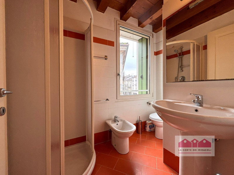 SANTA CHIARA: NEL CUORE DEL CENTRO STORICO, MA NON ZTL, IN OTTIMA PALAZZINA COMPLETAMENTE E FINEM...