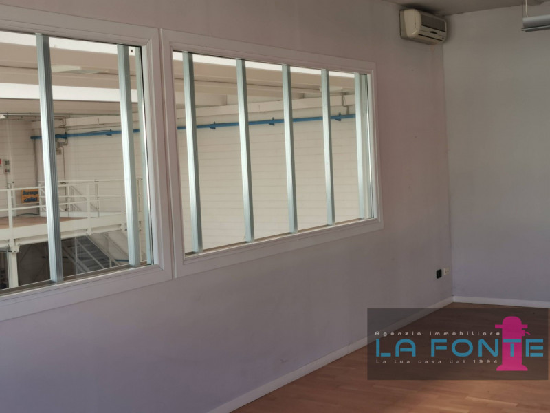 Mellaredo Pianiga, Venezia, Show Room, Direzionale o Laboratorio al Piano Primo 400mq. Climatizza...