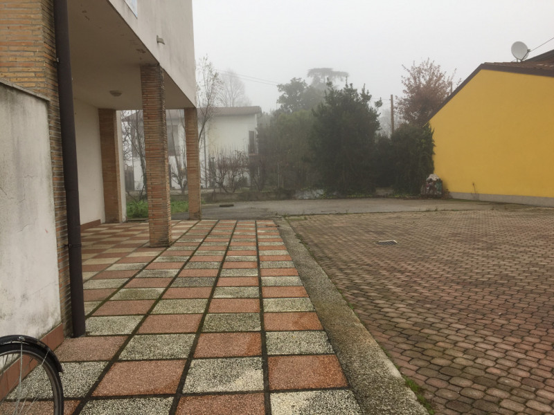 Stai cercando un locale per la tua attività?

Ad Arzerello di Piove di Sacco fronte strada in pos...