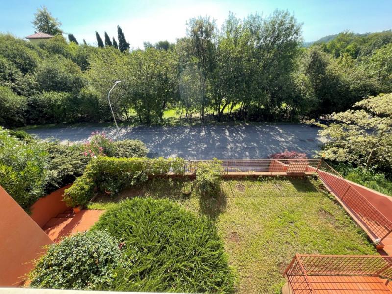 MONTEVIALE: VILLETTA D'ANGOLO NON ARREDATA CON TRE CAMERE, GIARDINO ESCLUSIVO E GARAGE DOPPIO, EU...