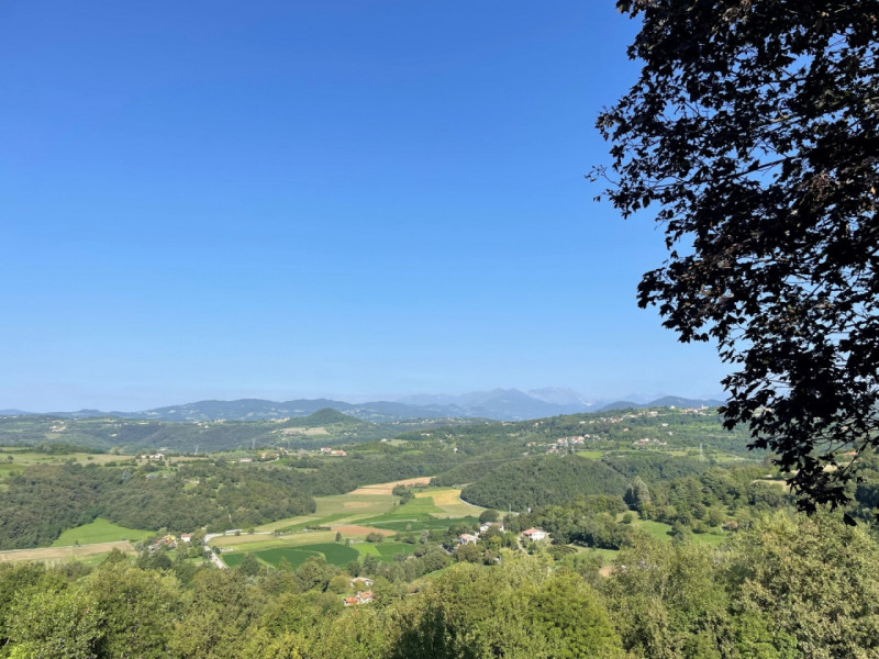 MONTEVIALE: VILLETTA D'ANGOLO NON ARREDATA CON TRE CAMERE, GIARDINO ESCLUSIVO E GARAGE DOPPIO, EU...