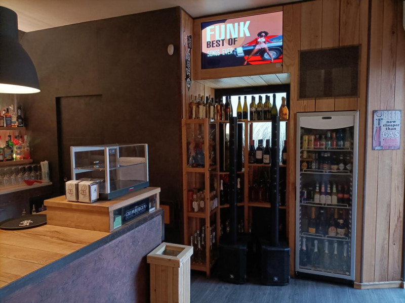 Vendesi Attività commerciale ben avviata, trattasi di bellissimo locale in centro a Granze. L'imm...